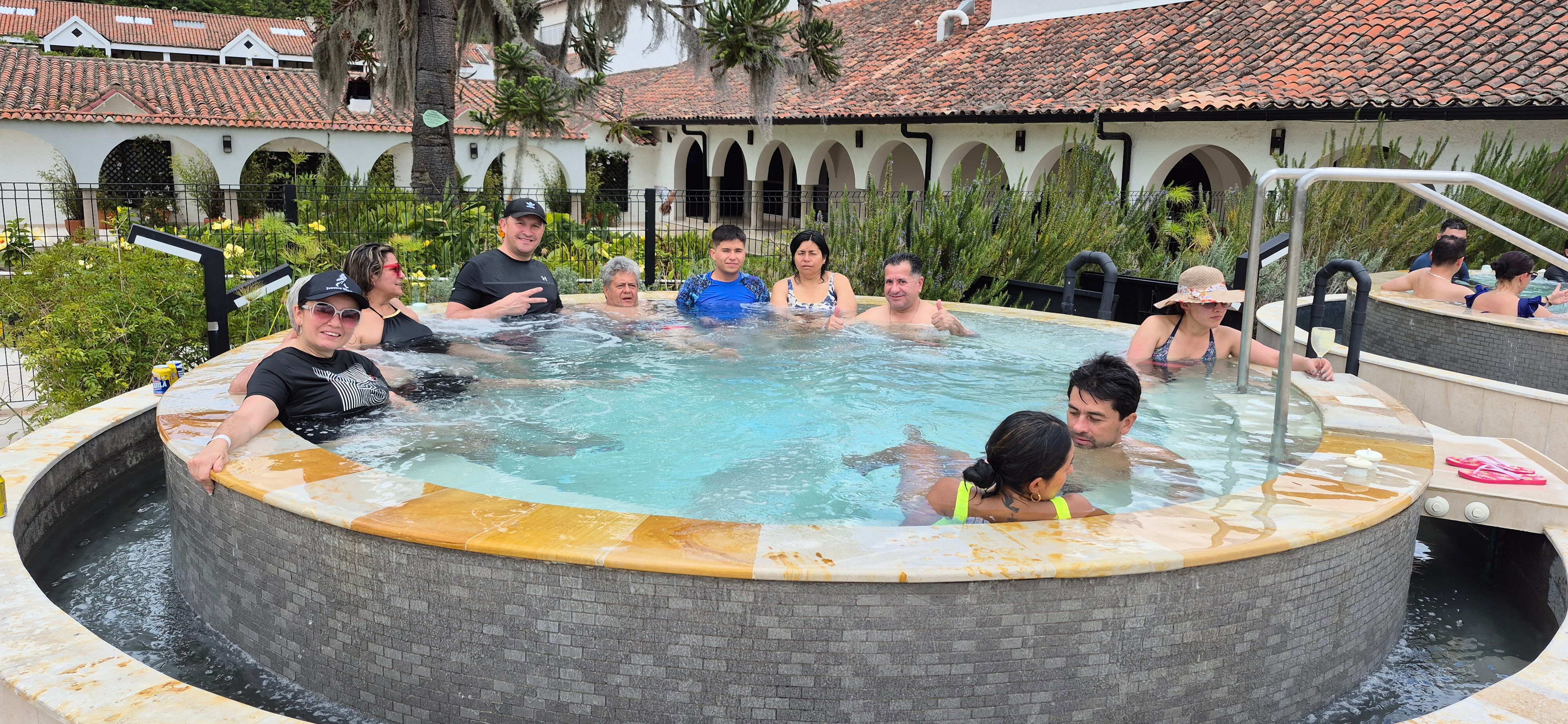 Hotel Lanceros Colsubsidio-泳池