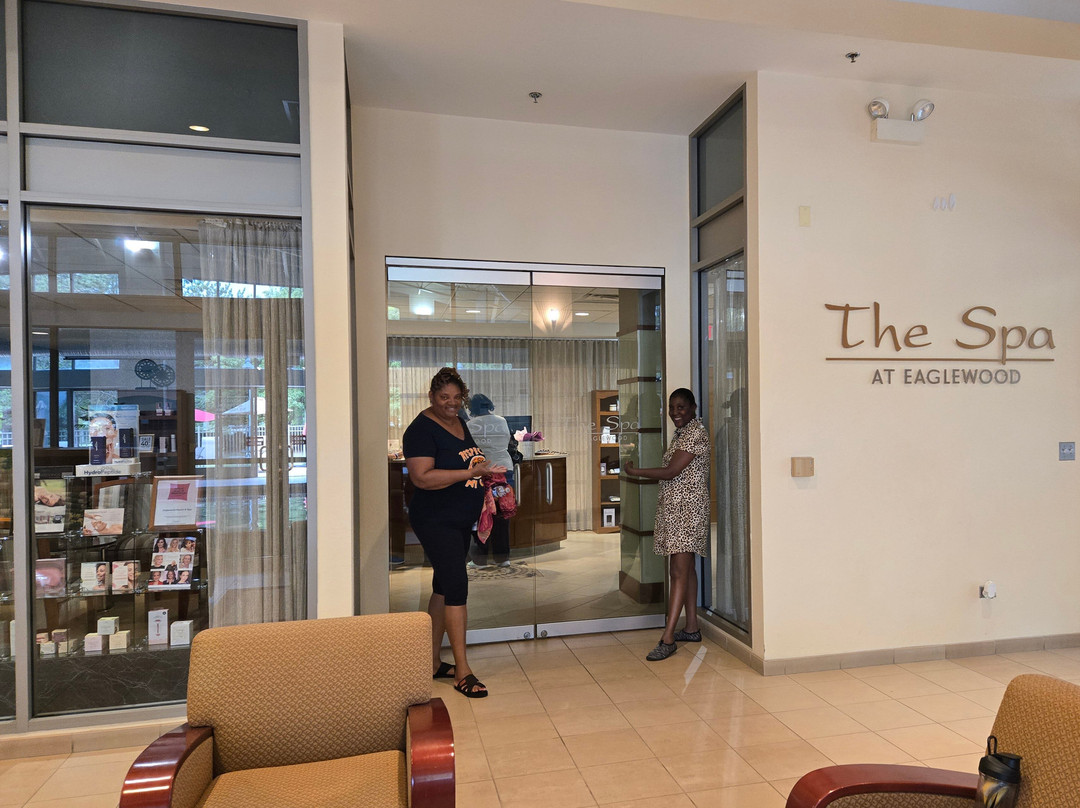 Eaglewood Resort & Spa主图