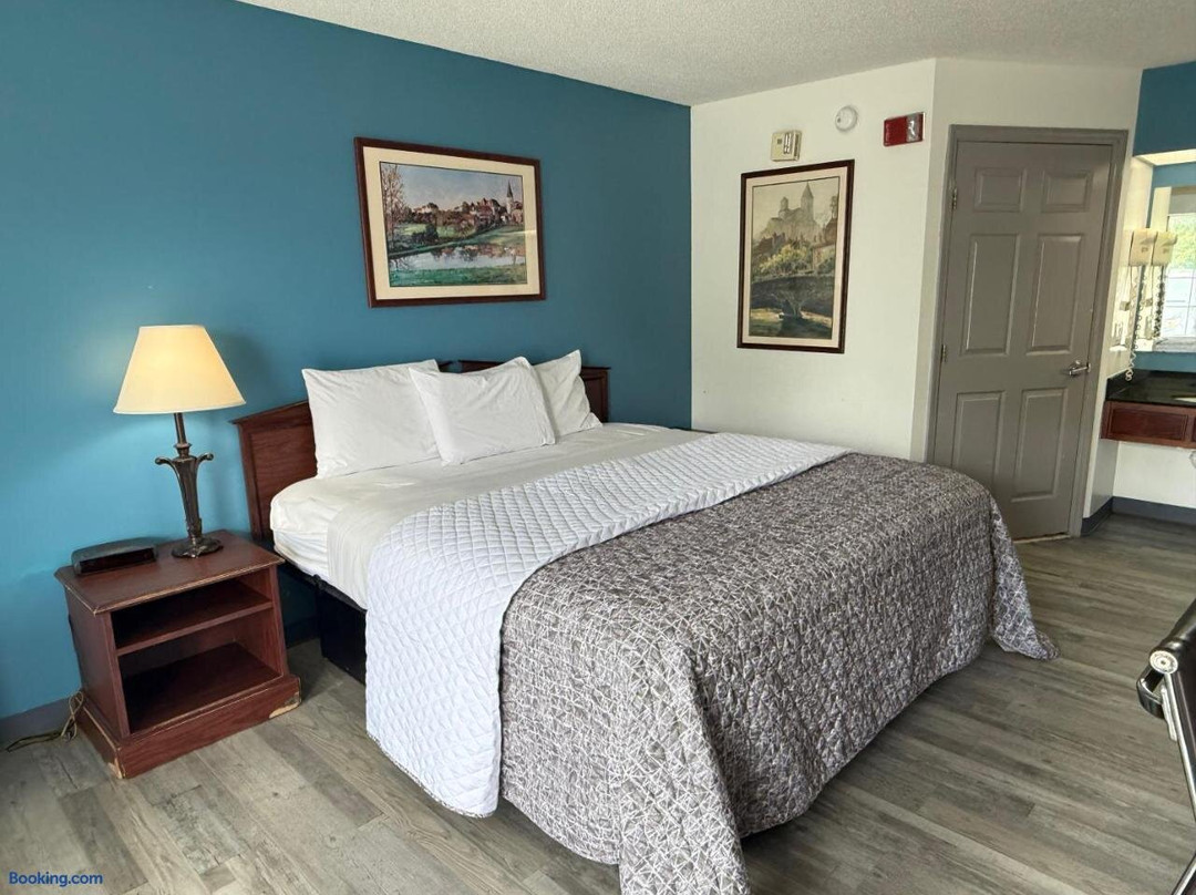 Brentwood Inn & Suites