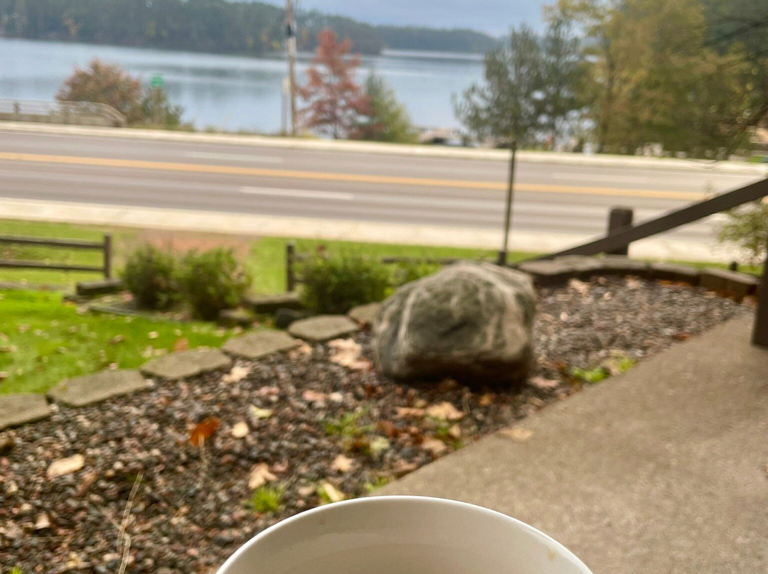 The Pointe Hotel & Suites主图