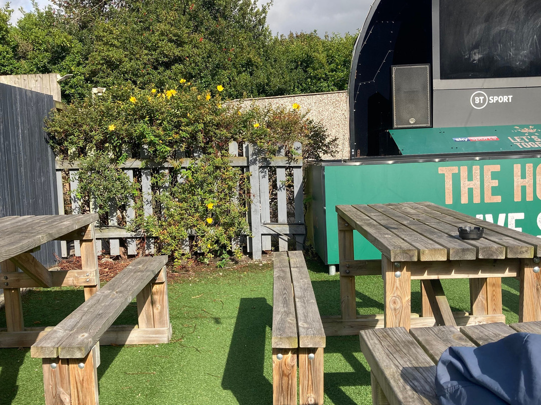 Oaklands Hotel主图