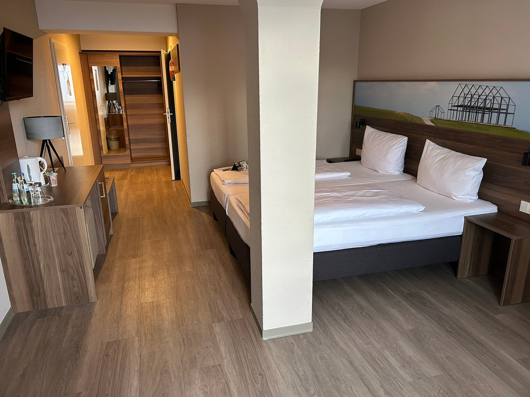 丹普木赫酒店主图