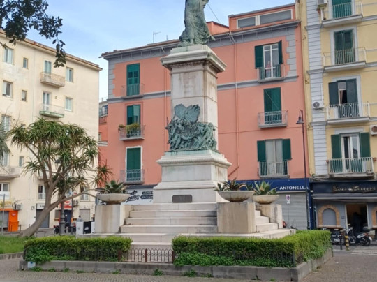 Monumento ai Caduti-斯塔比亚海堡必去景点