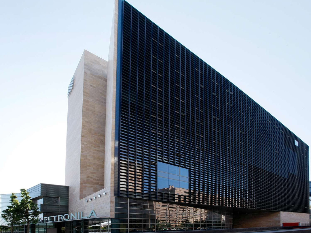 Cuarte de Huerva酒店住宿-佩德罗尼拉女王酒店