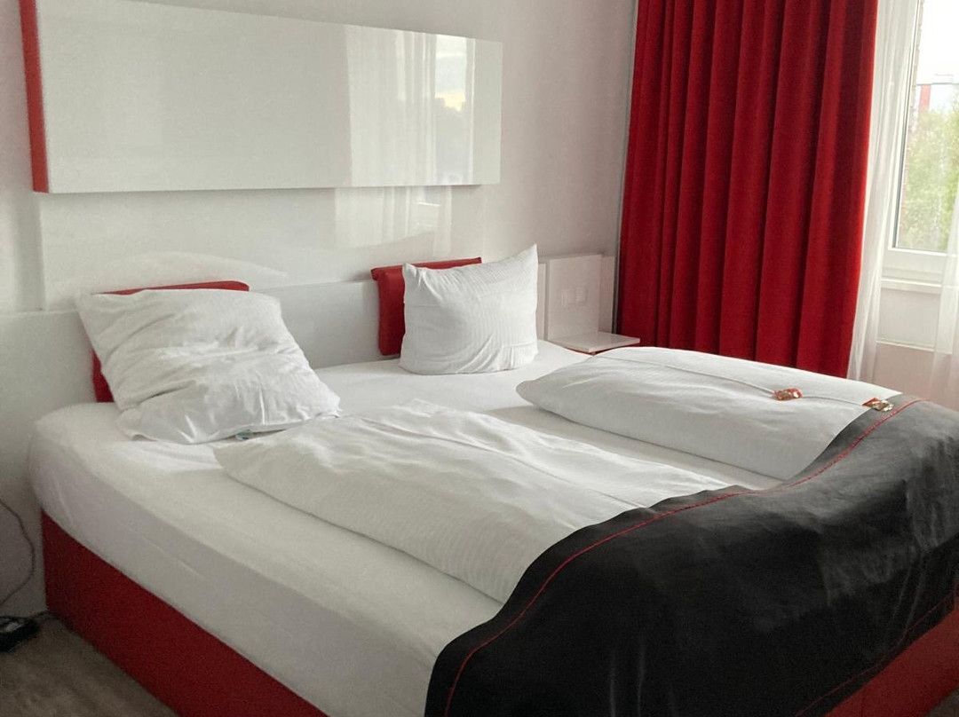 阿哈特普利米尔机场汉诺威酒店主图