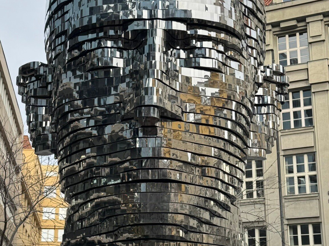 卡夫卡雕像-布拉格必去景点