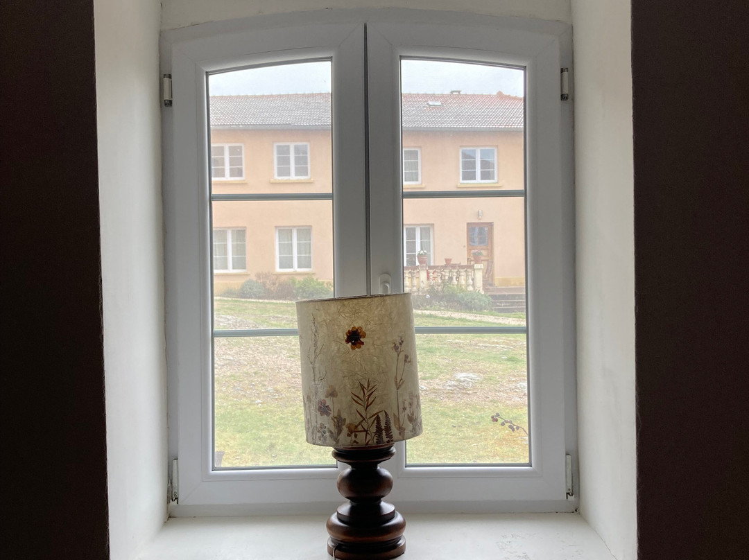 Hridaya Yoga France-Saint-Just-d'Avray必去景点