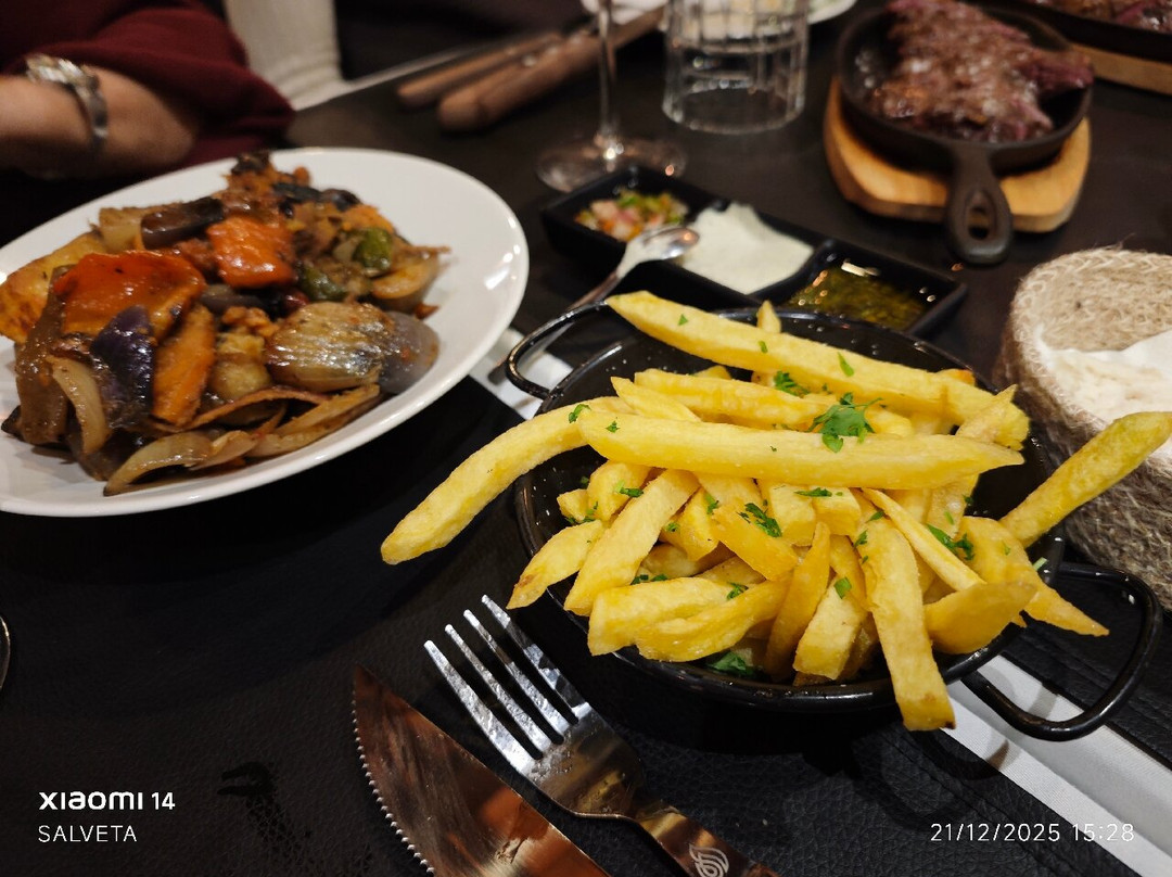 Parrillero Fuegos y Vinos