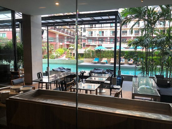 芭堤雅维斯塔酒店主图