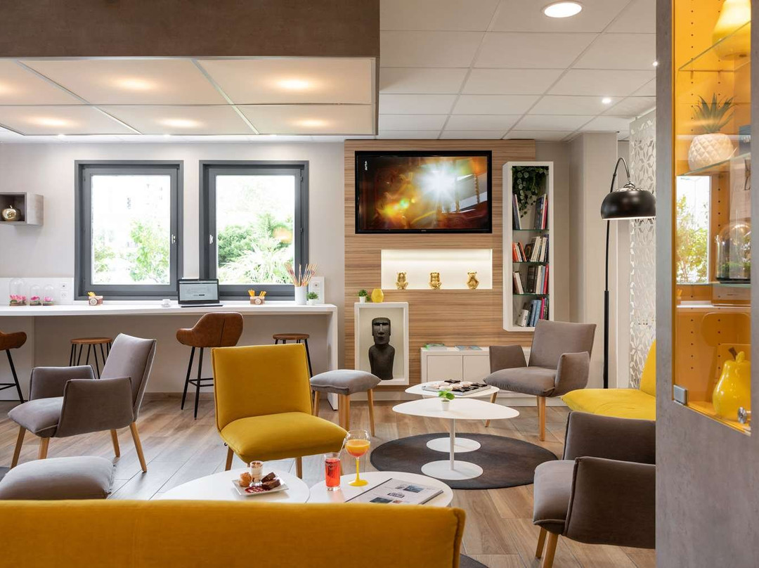 Hôtel Kyriad Saint Etienne Centre主图