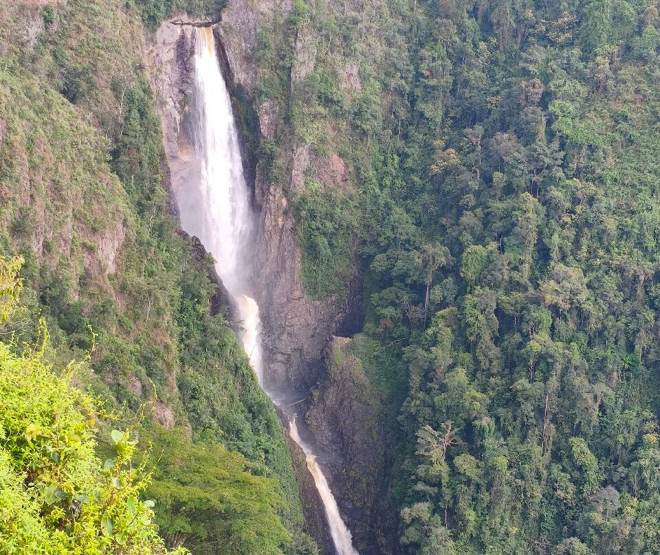 Salto de Bordones-Isnos必去景点