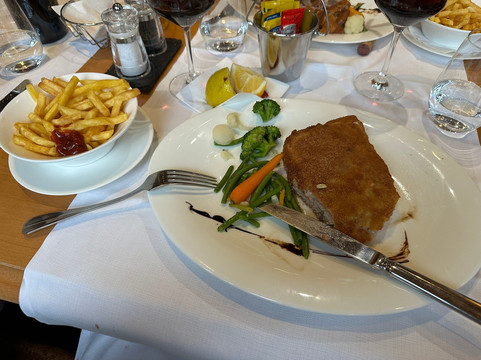 斯霍夫湖滨酒店主图