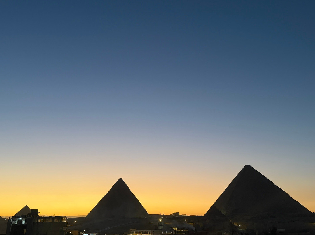 Pyramids Cave Lounge