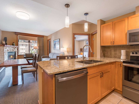 集团猎鹰峰山林小屋酒店主图