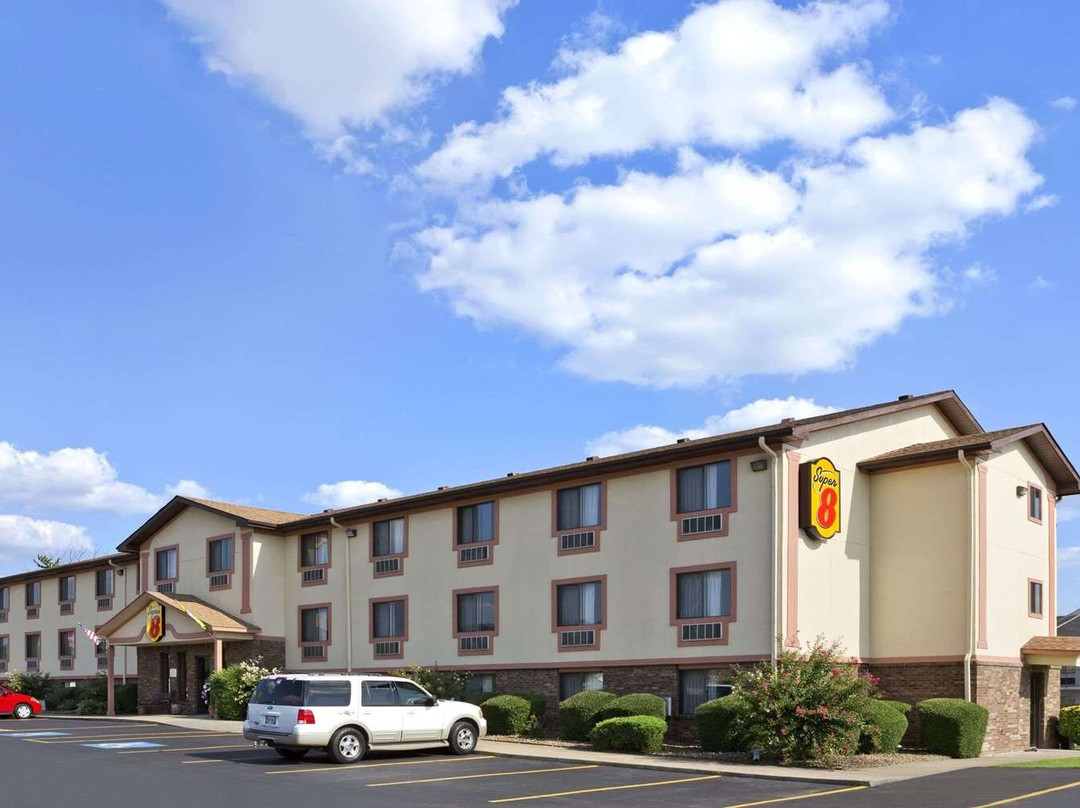 拉塞尔维尔速8酒店