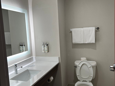 Holiday Inn Express 约翰逊城主图