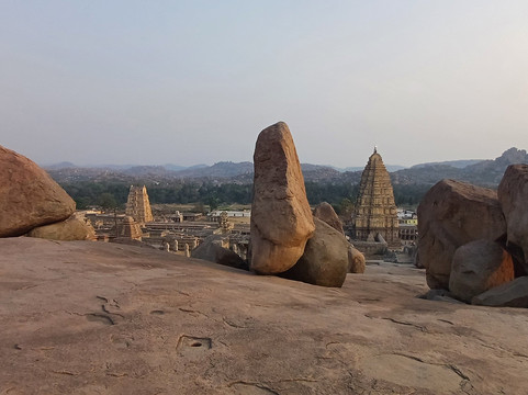 Hemakuta Hill Temple Complex-亨比必去景点