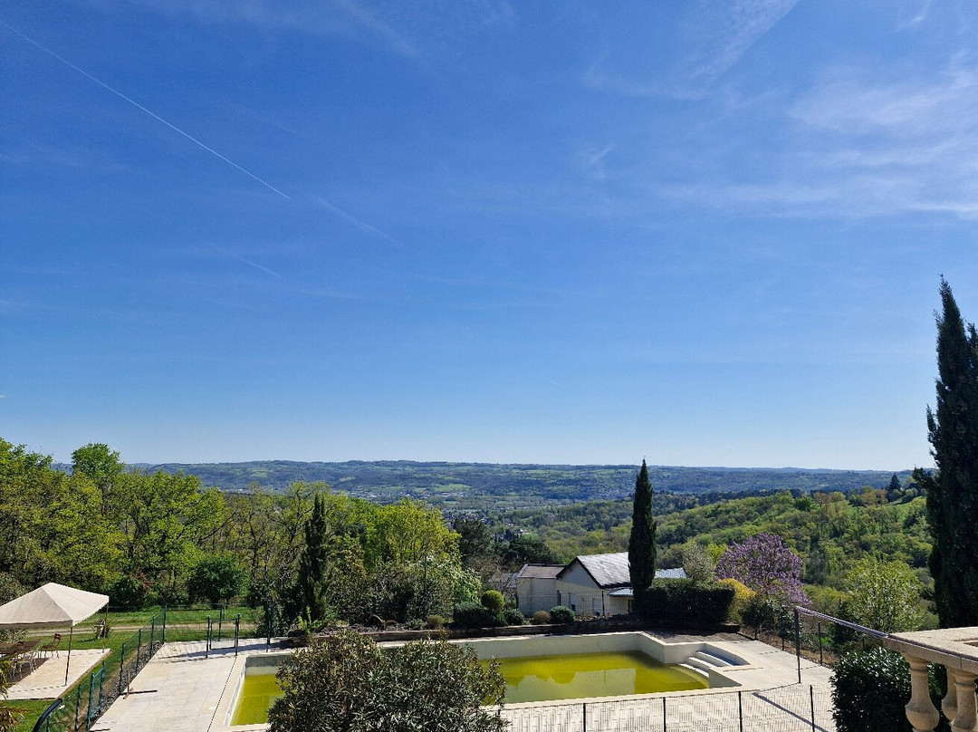 山丘之家酒店主图