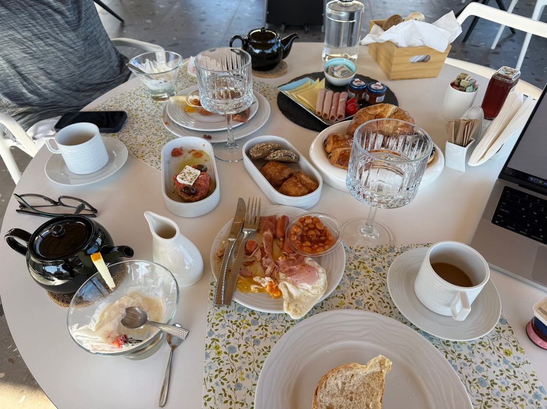 洞穴套房酒店主图