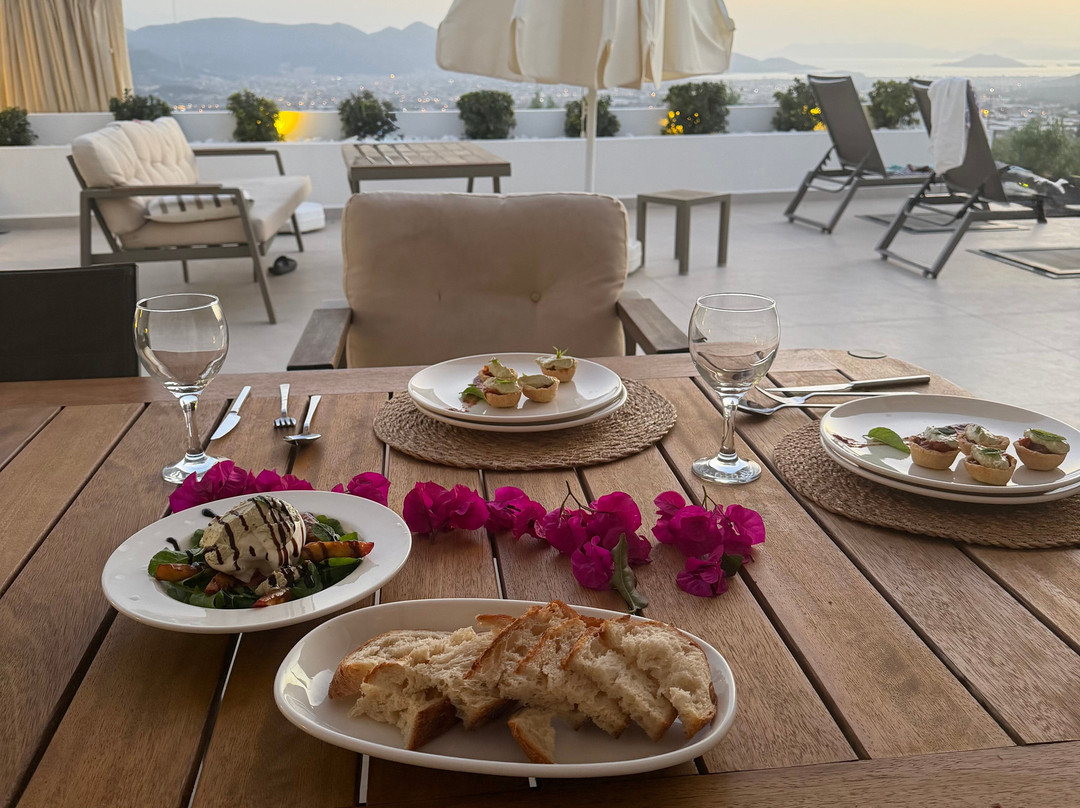 La Mer Dining