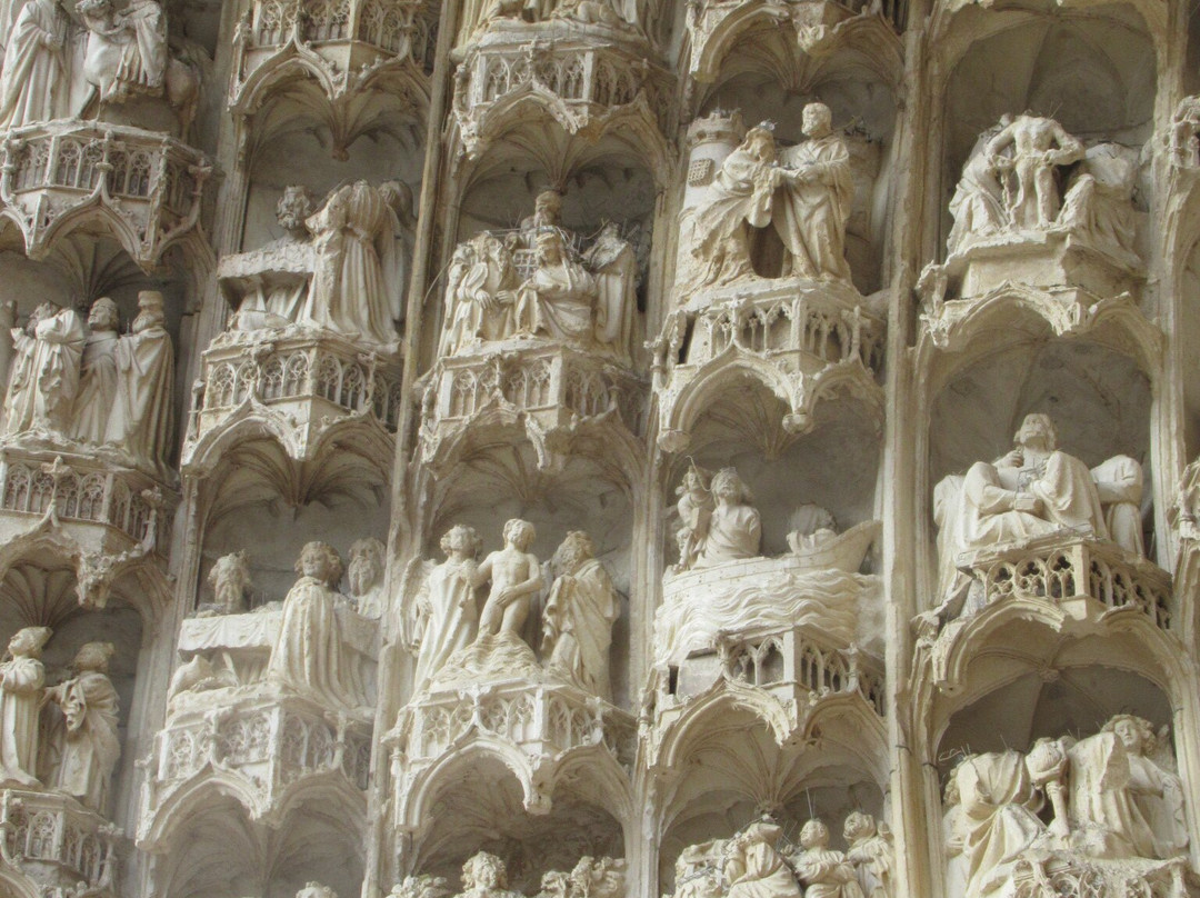 Cathedrale Saint-Etienne-欧塞尔必去景点