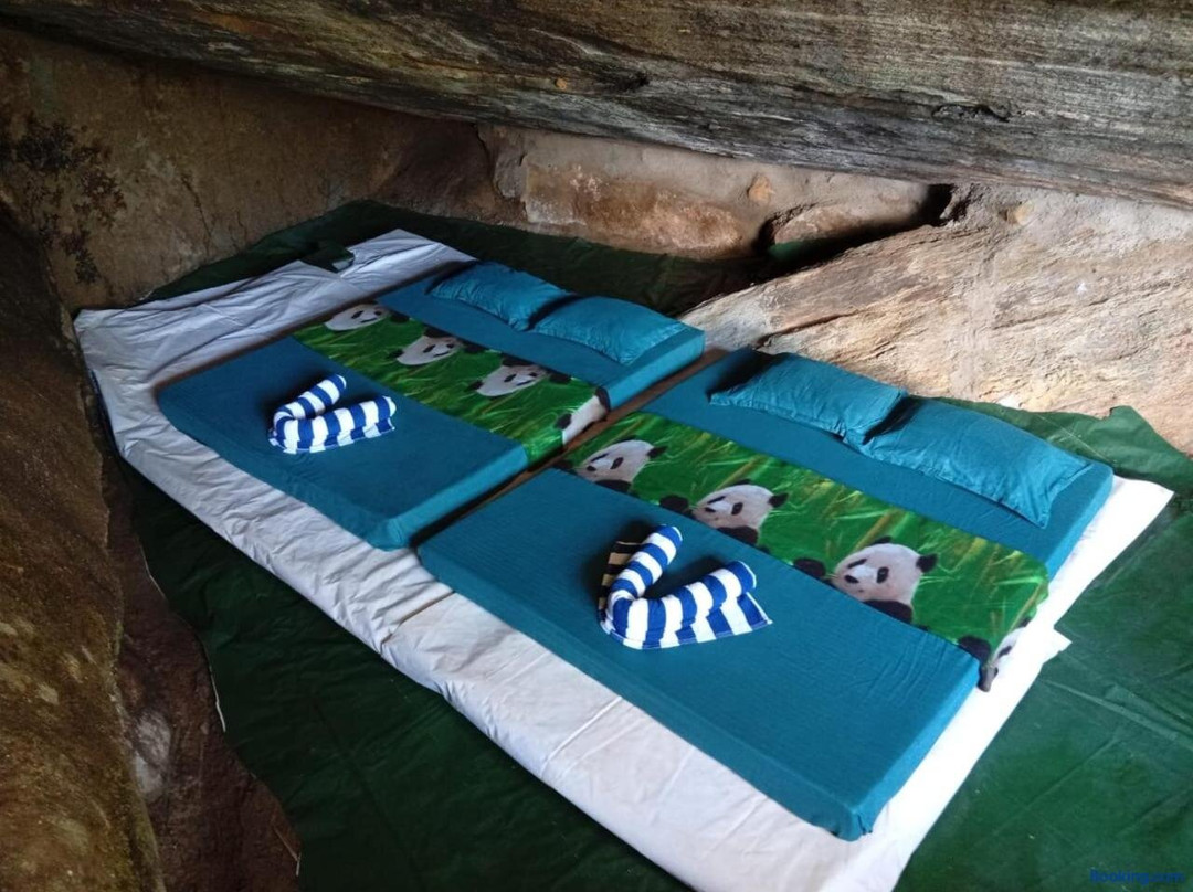 Sinharaja-Forest Cave Camp