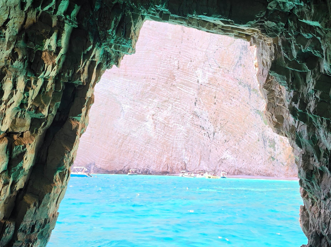 Fioro Boat Rentals-Agios Sostis必去景点