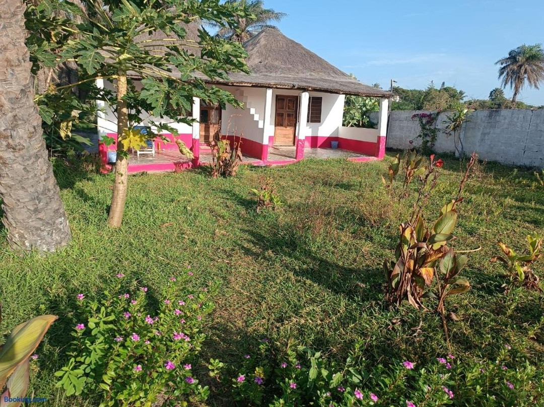 Demba Dou Suites Gardens