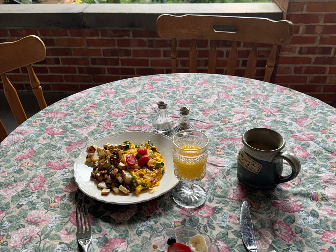 Whispering Pines Bed And Breakfast主图