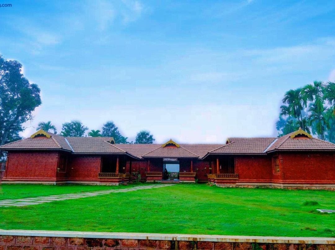 Sri Swarna Darvi Lodge Horanadu