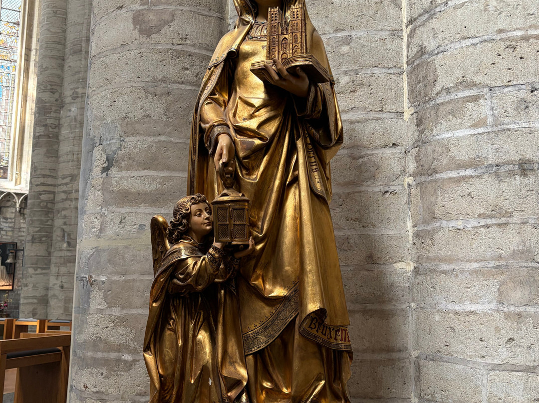 圣弥额尔圣古都勒主教座堂（Cathedrale St-Michel et Ste-Gudule）-布鲁塞尔必去景点
