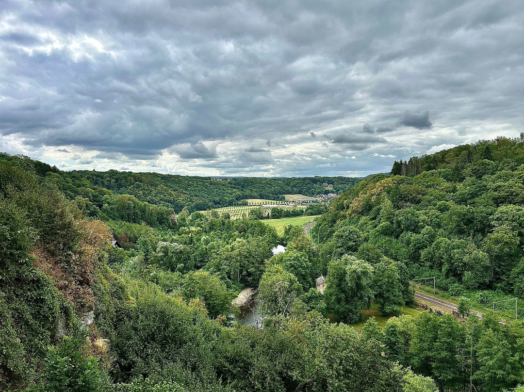 Chateau Fort de Logne-Ferrieres必去景点