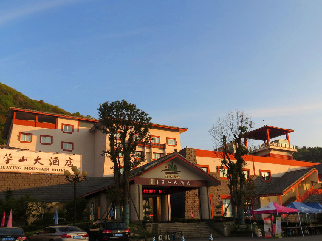 华蓥山大酒店主图
