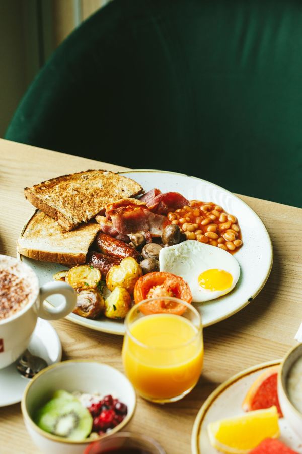 普利茅斯莱昂纳多酒店-餐饮