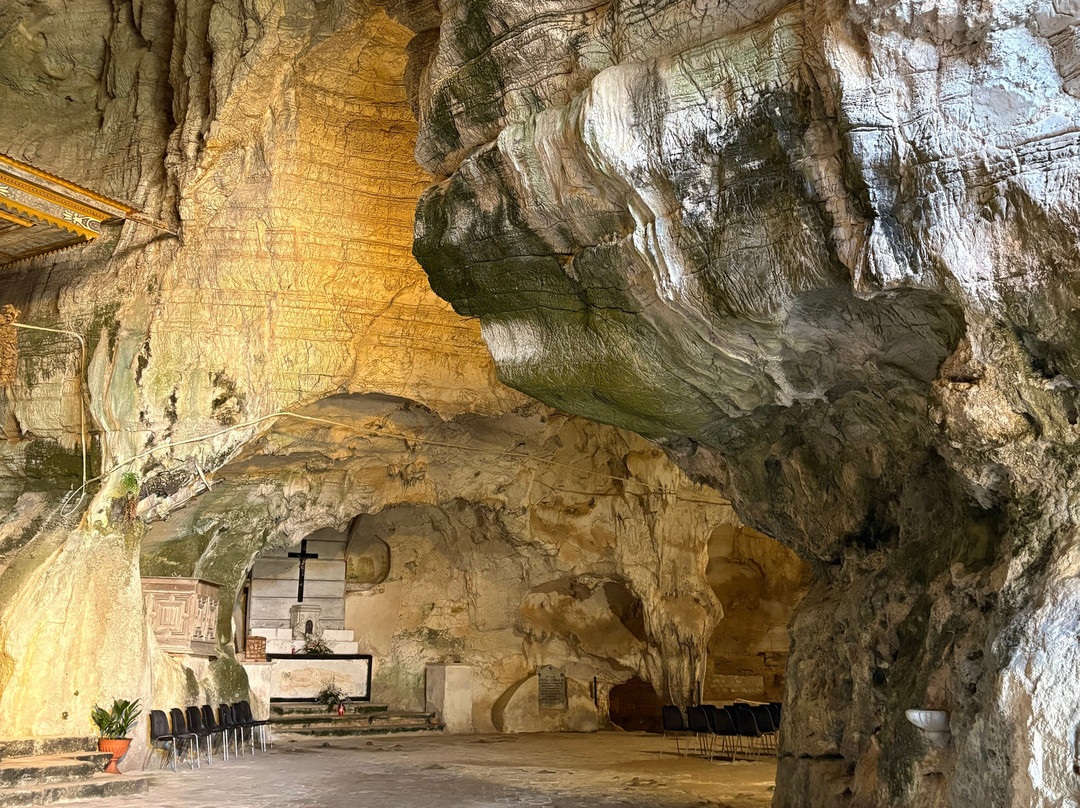 Grotta del Santuario di San Michele Arcangelo-Sant'Angelo a Fasanella必去景点