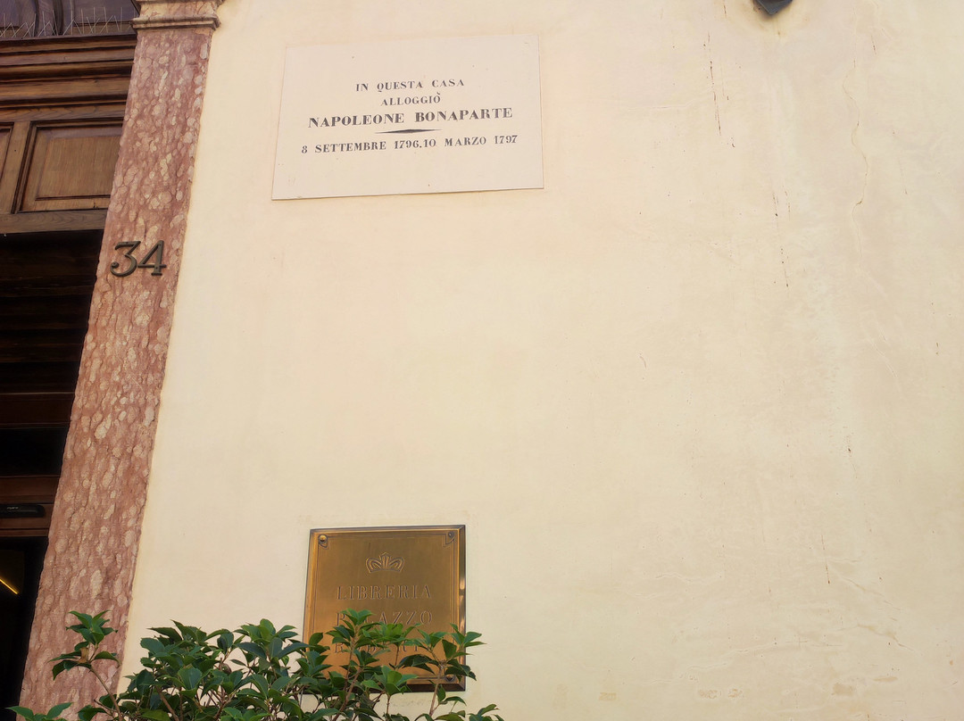 Libreria Palazzo Roberti-巴萨诺－德尔格拉帕必去景点