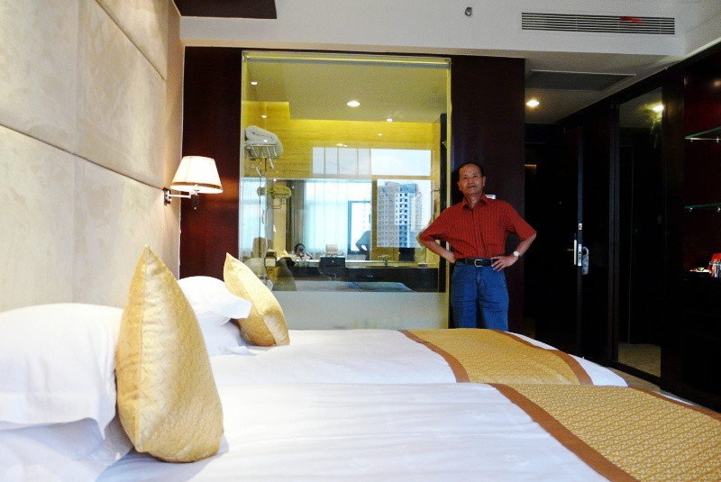 赐富中原国际大酒店主图