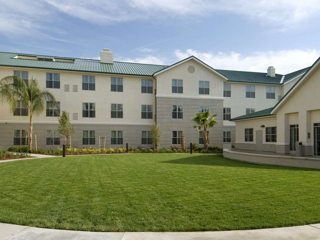 萨克拉门托机场纳托马斯希尔顿惠庭套房酒店主图