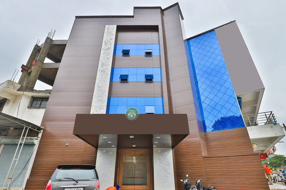 OYO 16122 Hotel Navya Palace