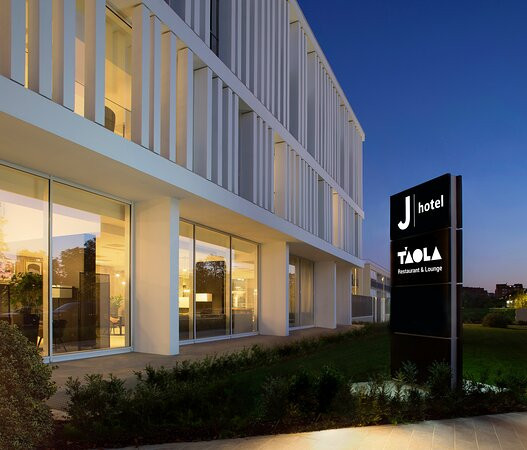 Ferriera酒店住宿-J Hotel