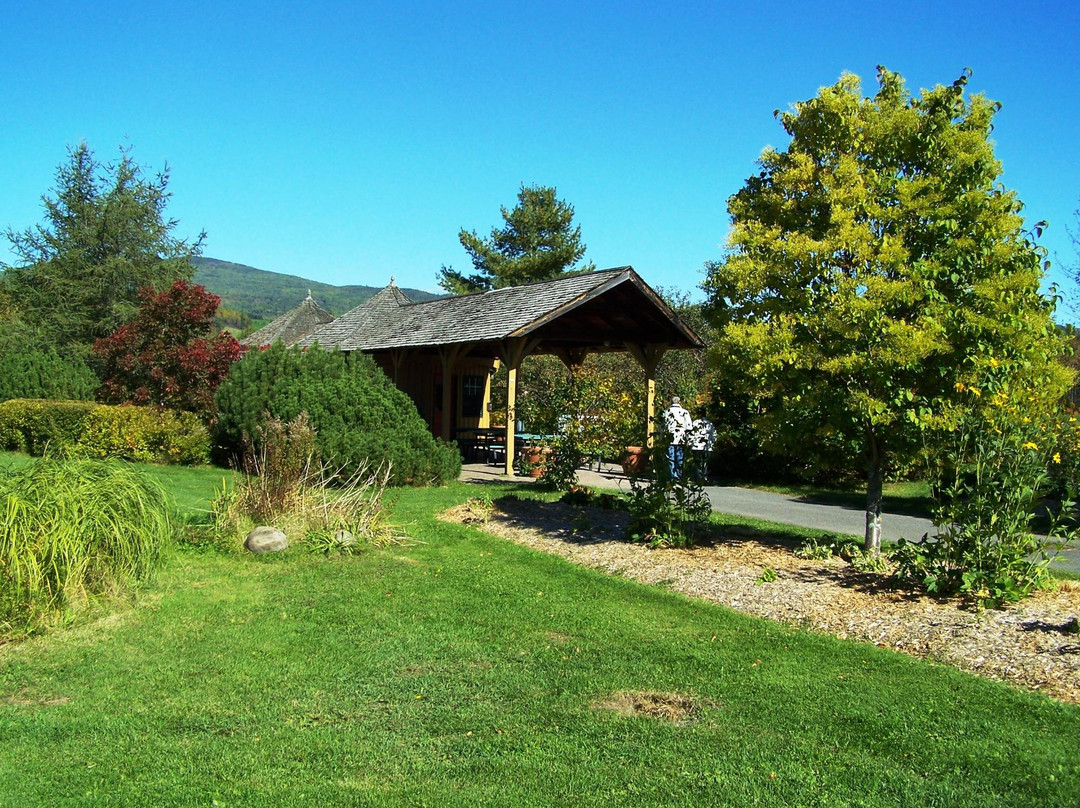 Notre-Dame-des-Monts旅游景点-Parcours des Berges Alexis le Trotteur