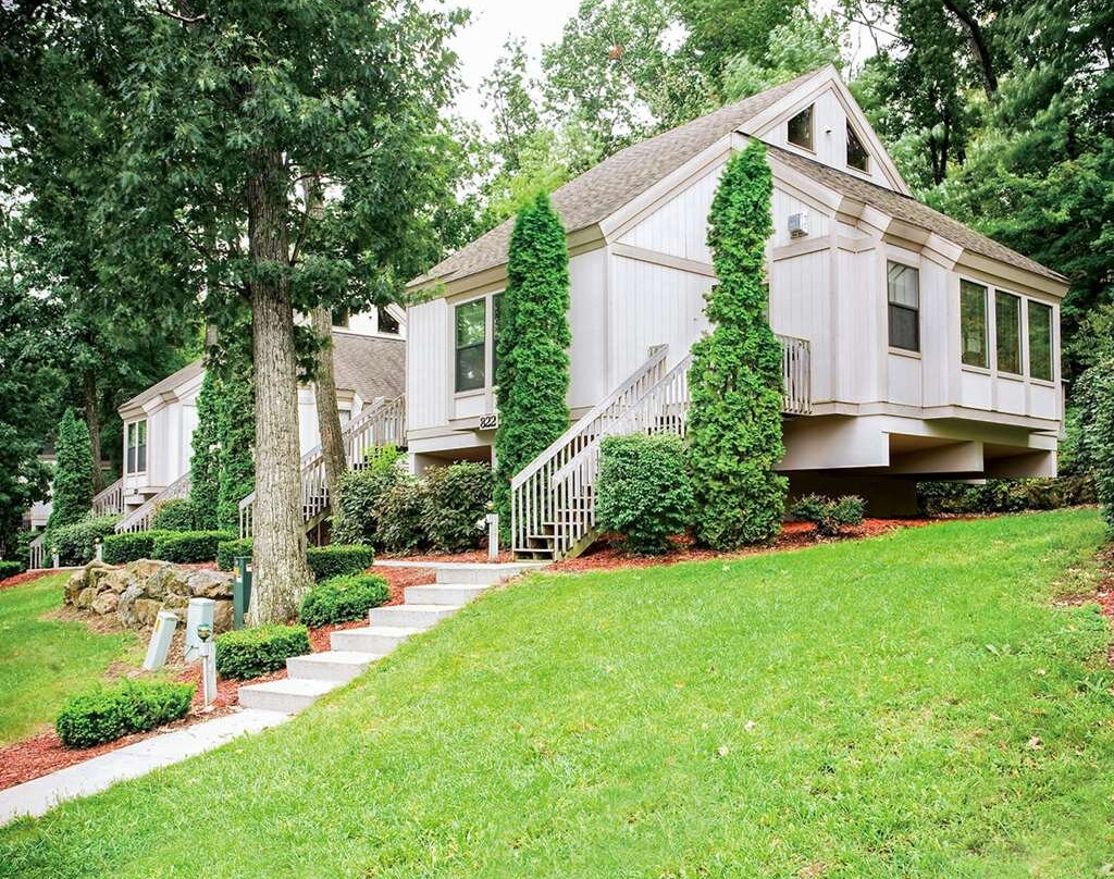 蓝绿圣诞山村阿森德度假酒店主图