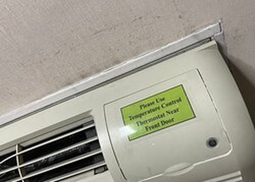 底特律诺维皇冠假日酒店主图