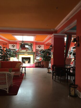 Colony Hotel and Cabana Club主图