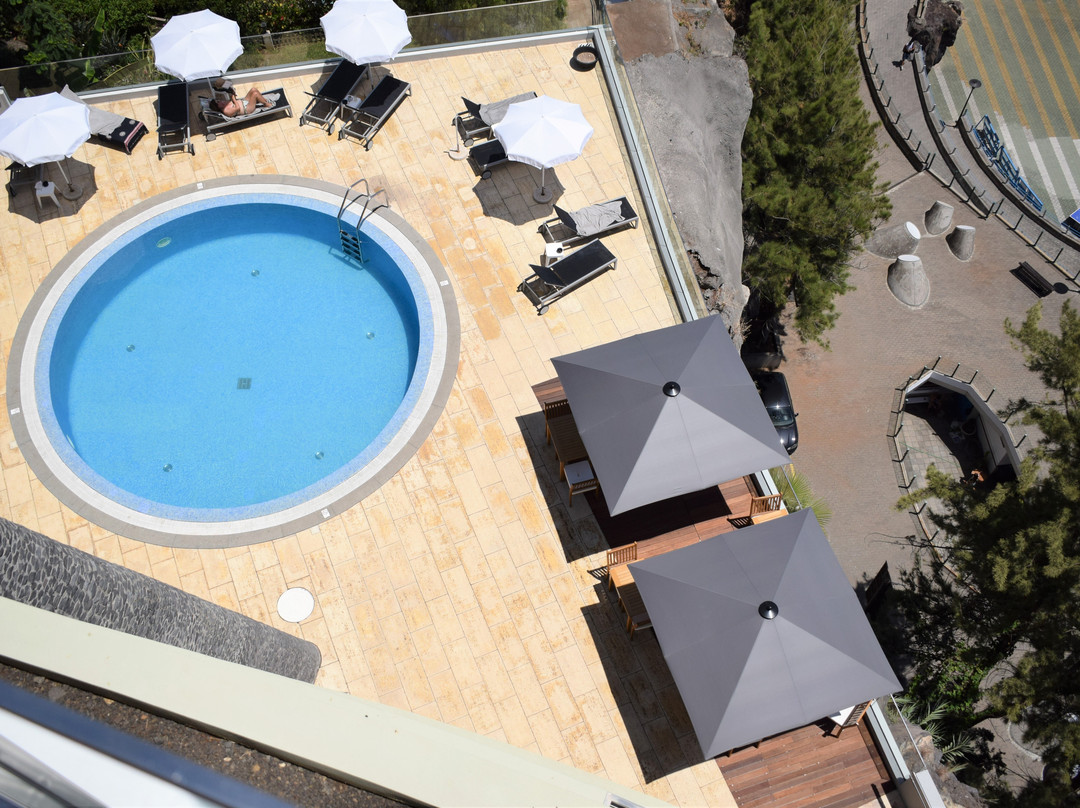 Madeira Regency Cliff