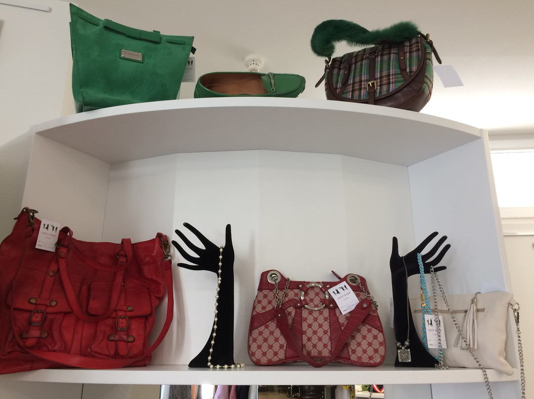 Easy Shop Second Hand Bekleidung