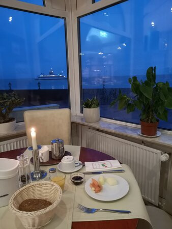 Strand Hotel主图