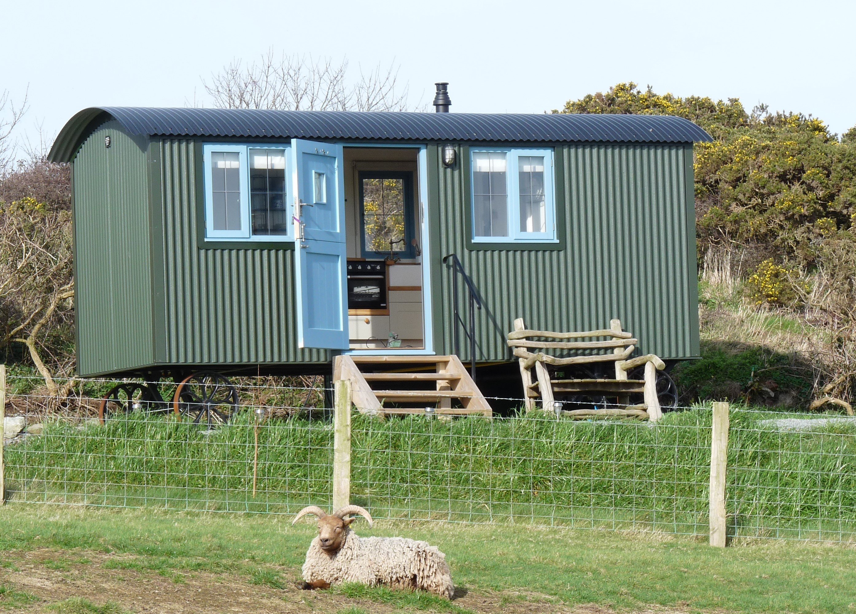 Cae'r Bryniau and Anglesey Shepherds Huts-官方