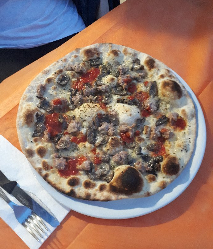 Boffalora d'Adda餐馆和美食-La Pesa