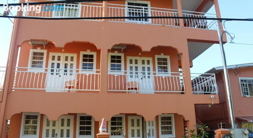 Wallace Holiday Apartments
